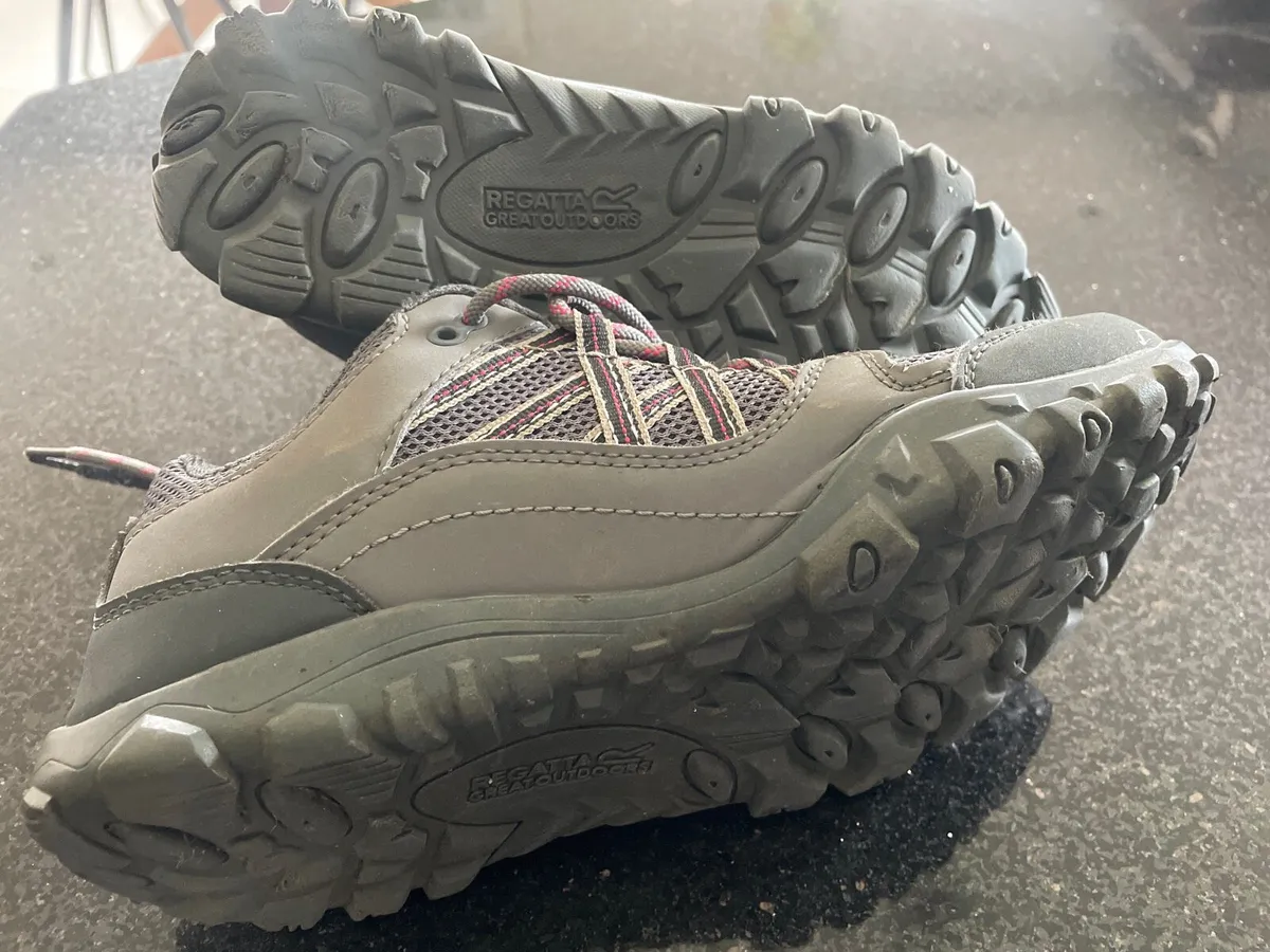 Ladies size 5 Regatta walking shoes - Image 4