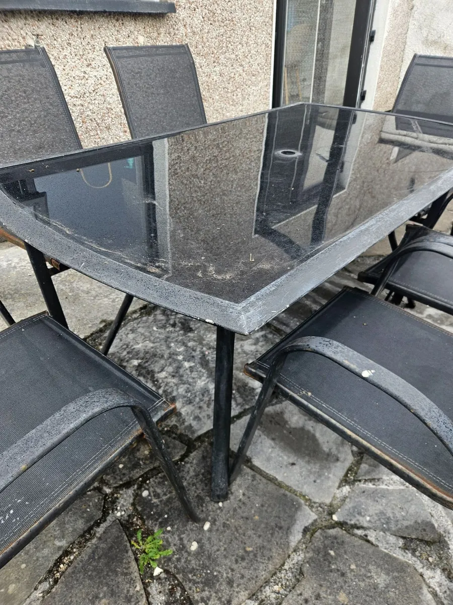 Outdoor furniture - Image 1