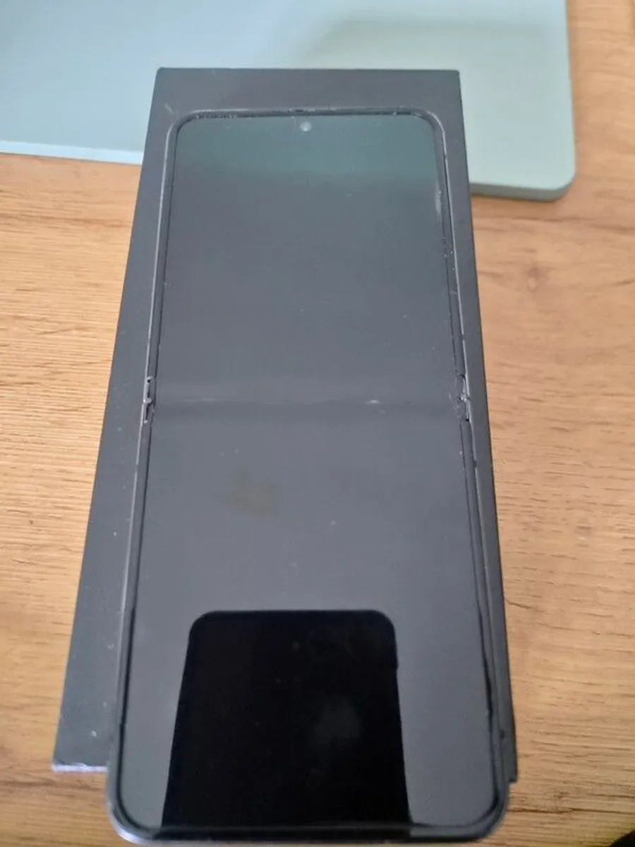 Samsung Galaxy Z Flip 5 512gb - Image 3
