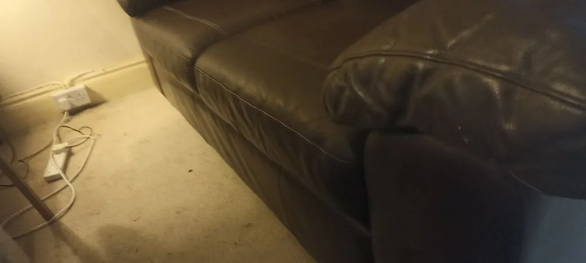 Quality Leather Two Seater Settee - Image 2