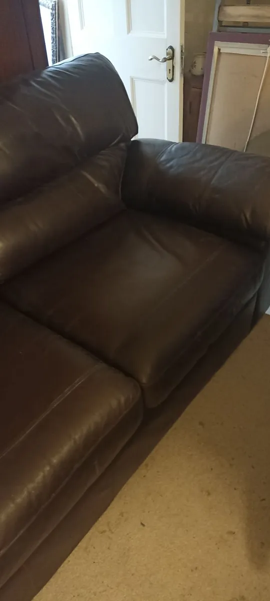 Quality Leather Two Seater Settee - Image 4
