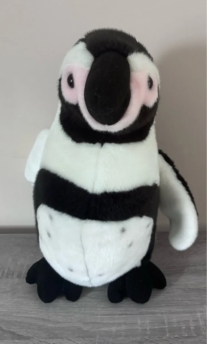 Free to take away Penguin soft toy - Image 1