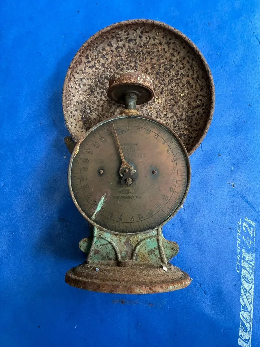 Old antique assortment of brass nick backs - Image 2