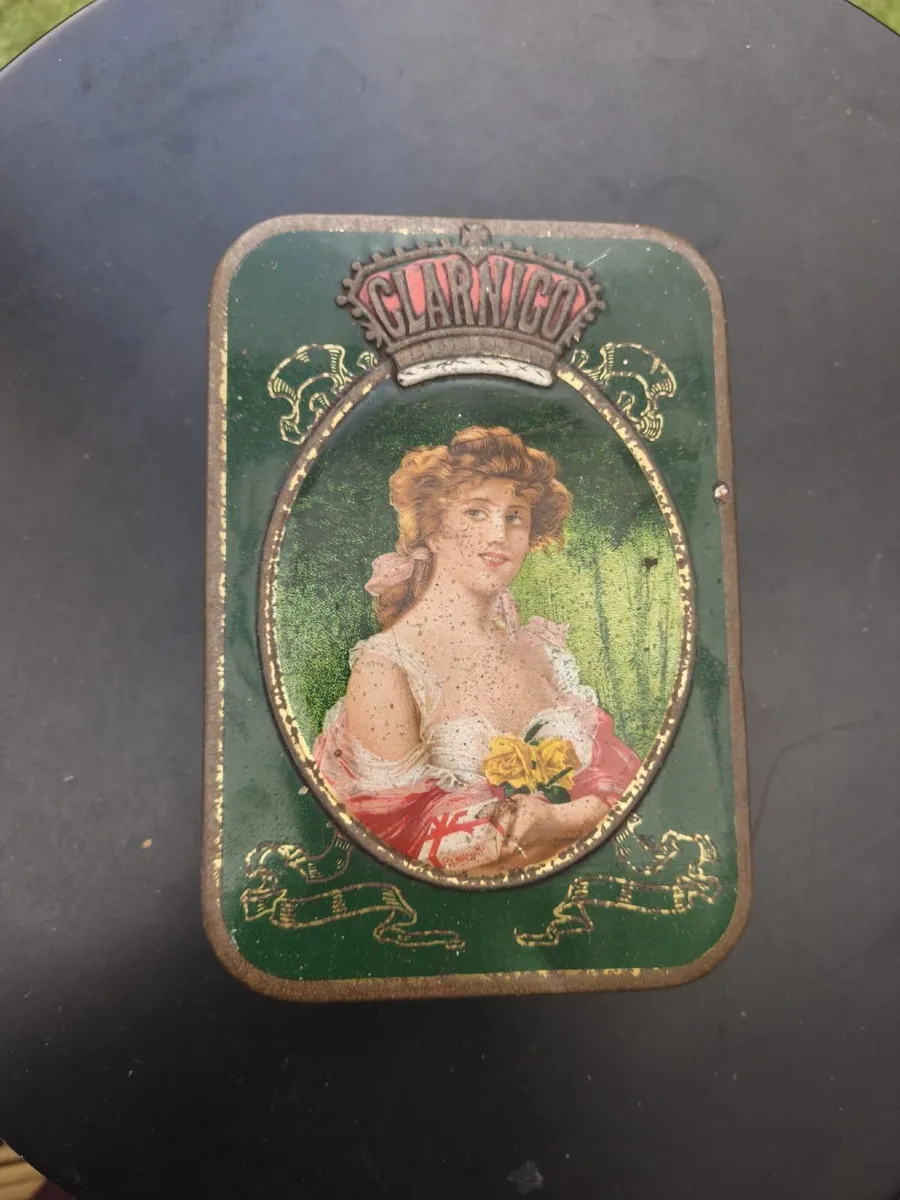 Vintage tins - Image 1