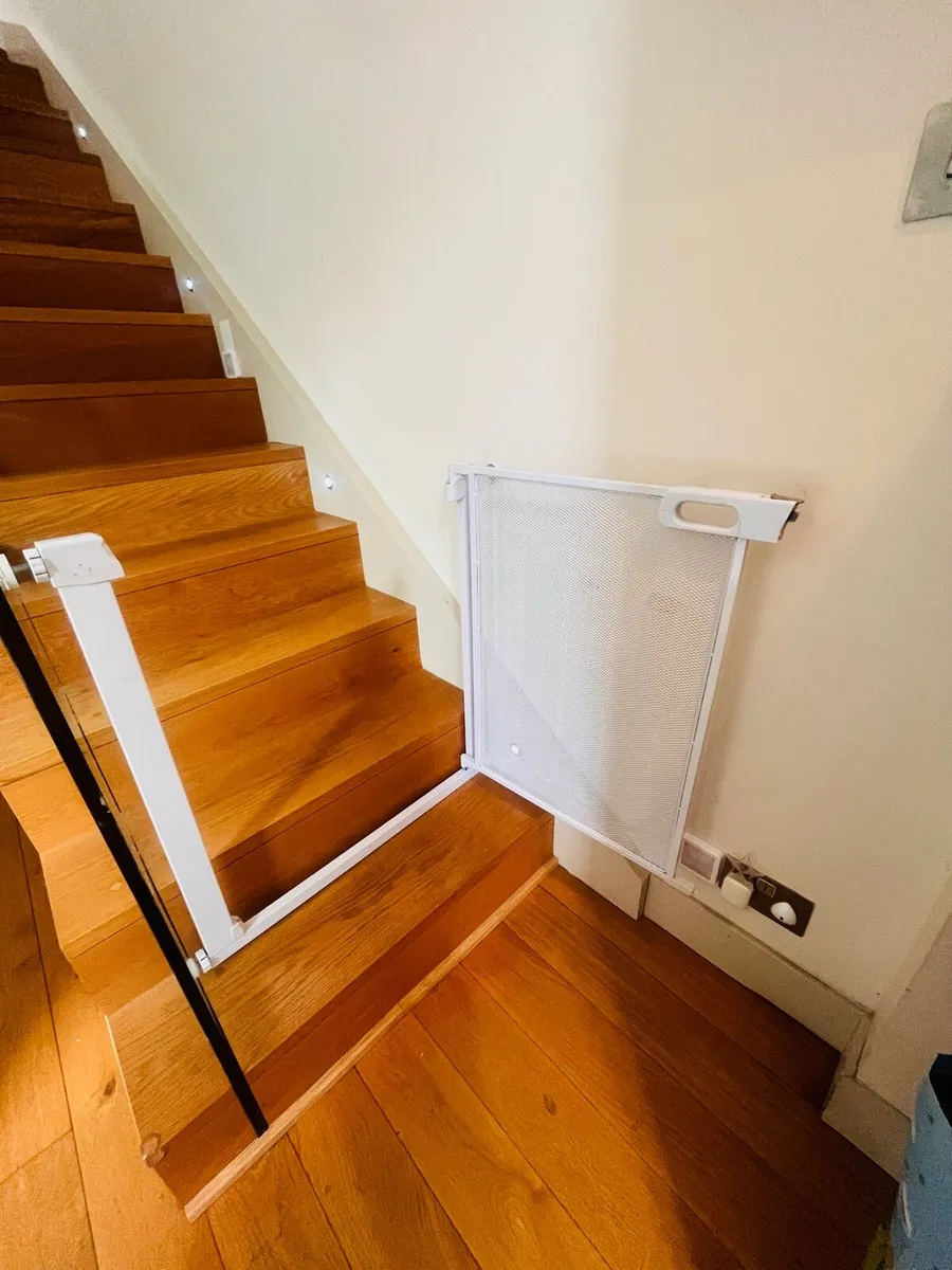 3 Safety Stair Gates + 2 Gate extensions - Image 1