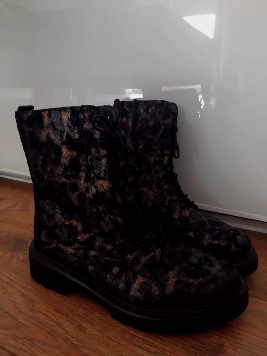 Boots - Image 1
