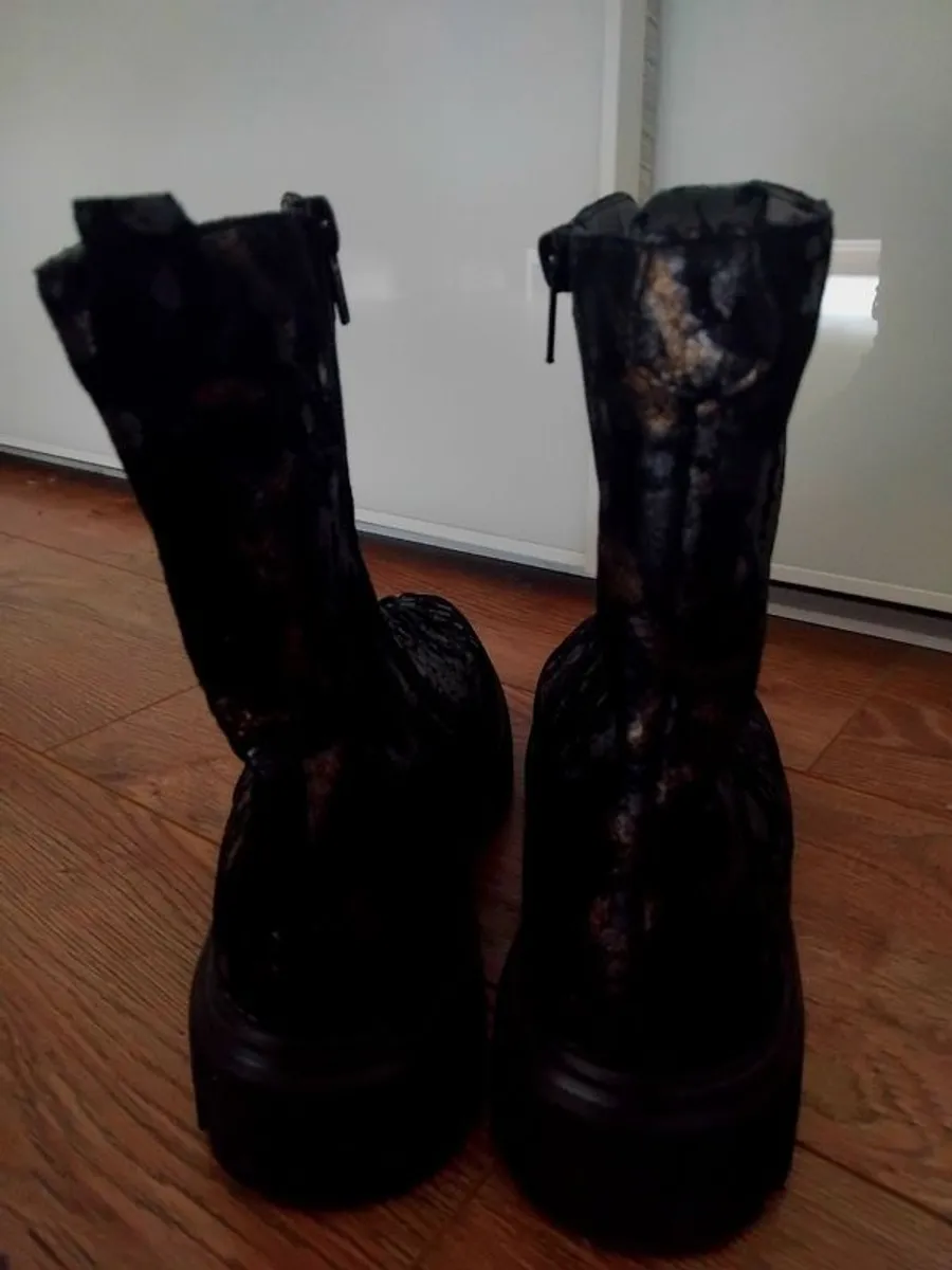 Boots - Image 3