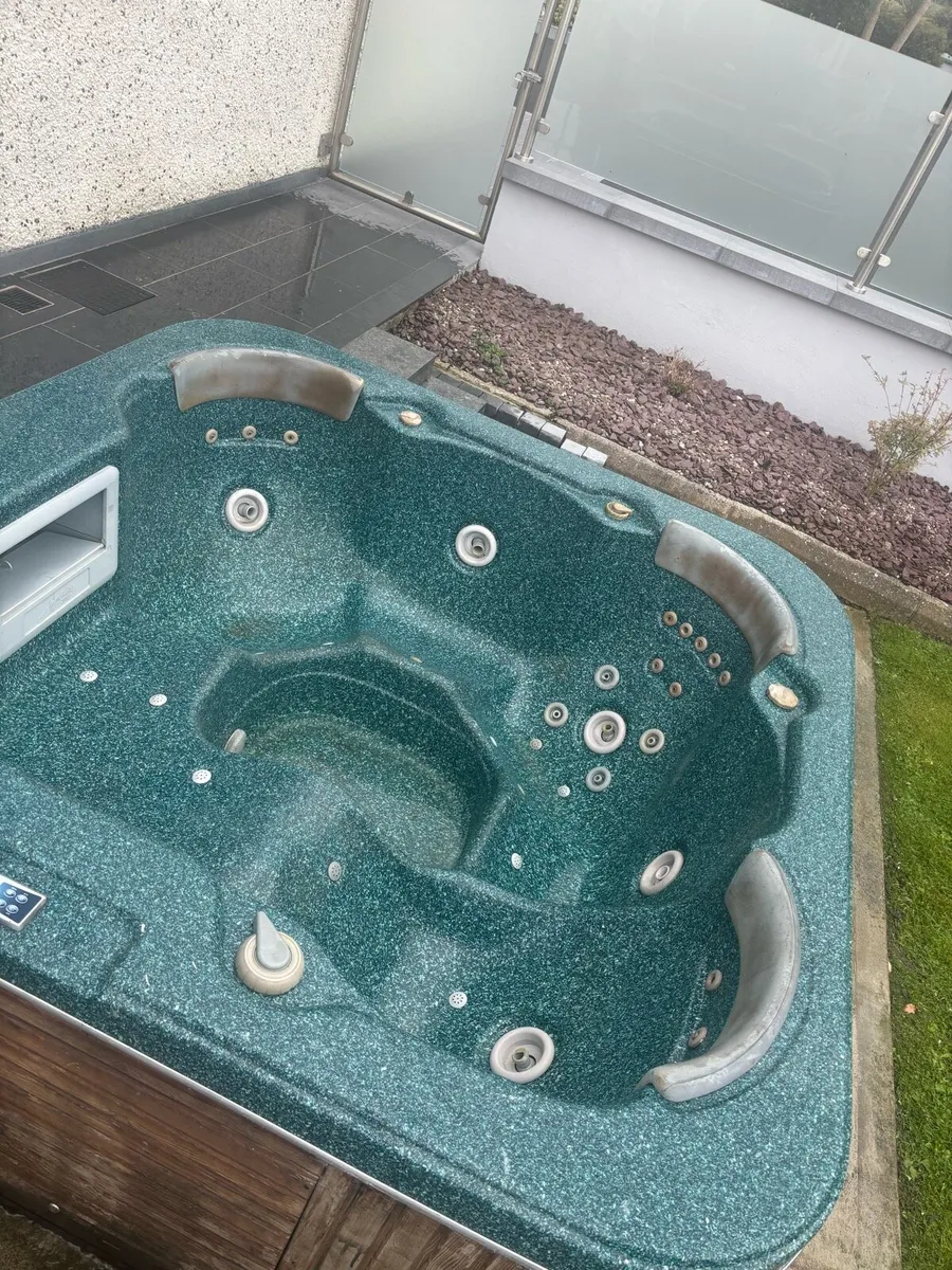 Jacuzzi - Image 3