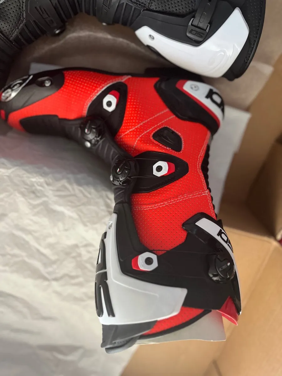 Sidi motorbike boots/Rst gloves - Image 3