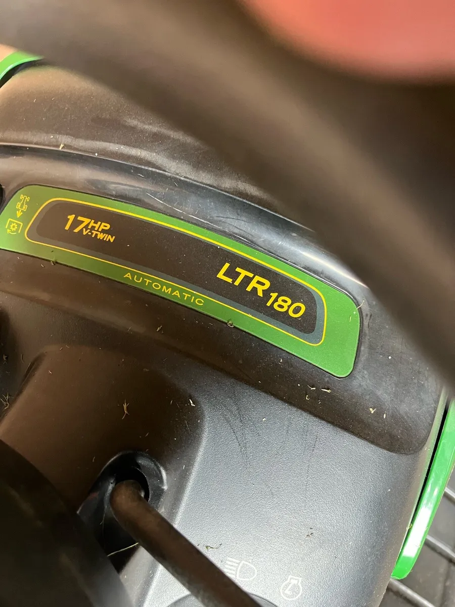 John Deere automatic ride on lawnmower - Image 3