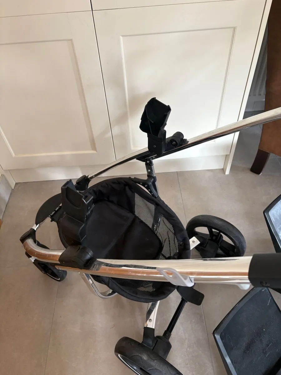 Infababy travel system with car seat +isofix bases - Image 2