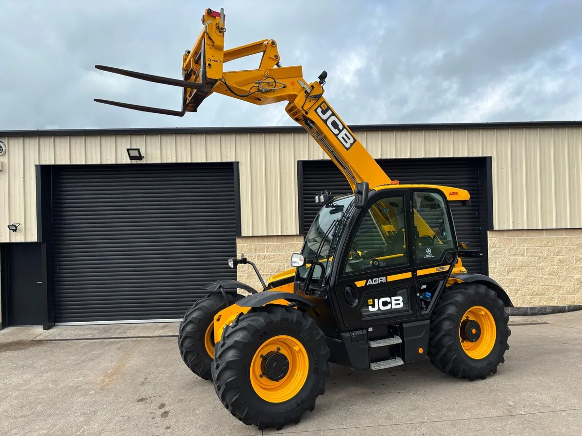LATE 2021 JCB 532-60 AGRI - Image 1