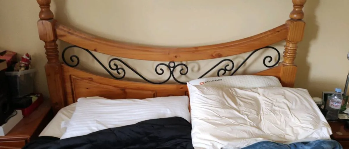 King-size timber bed - Image 3