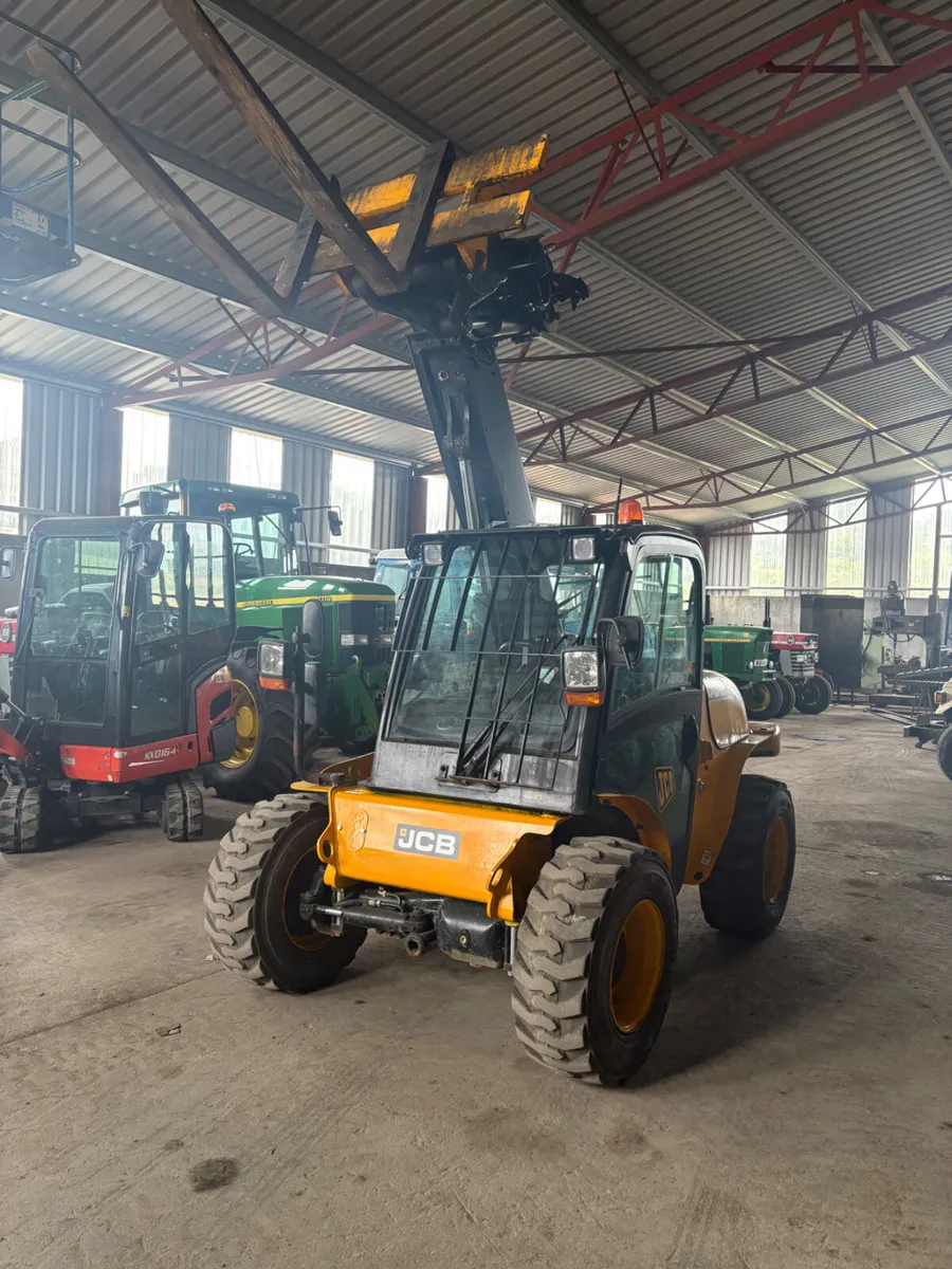JCB 520-40 - Image 1