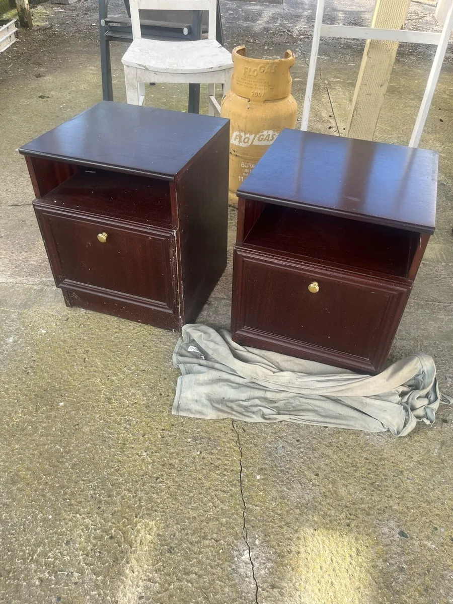 two bedside lockers - Image 1