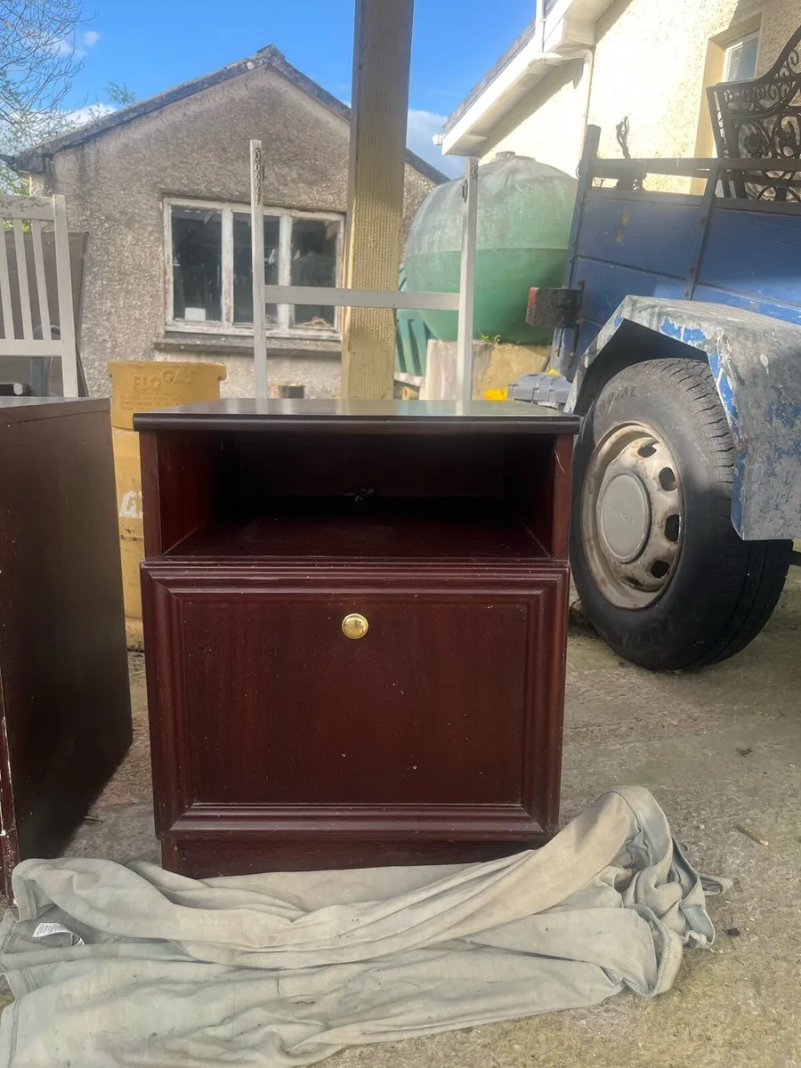 two bedside lockers - Image 2