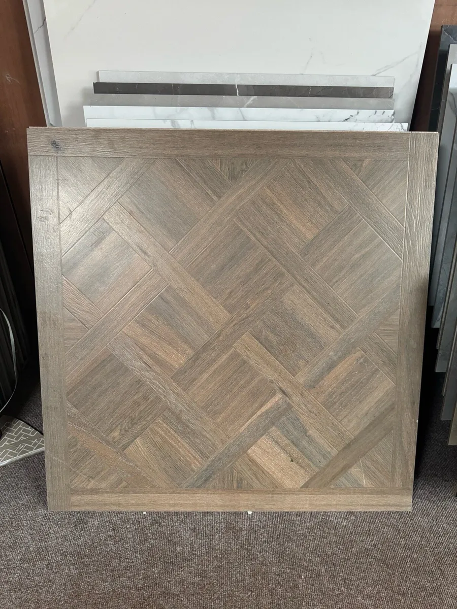 100x100 Spanish Wood Effect Tile To Clear B Grade