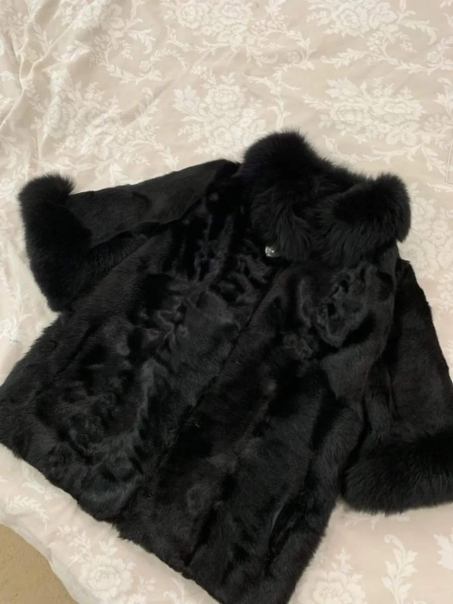 Fur coat - Image 1