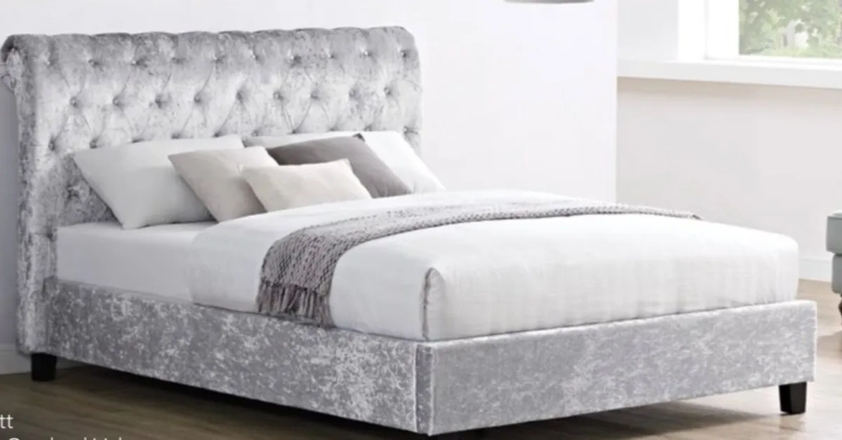 Double bed with curtains - Image 1