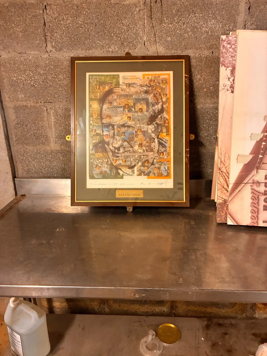 Pub memorabilia - Image 1