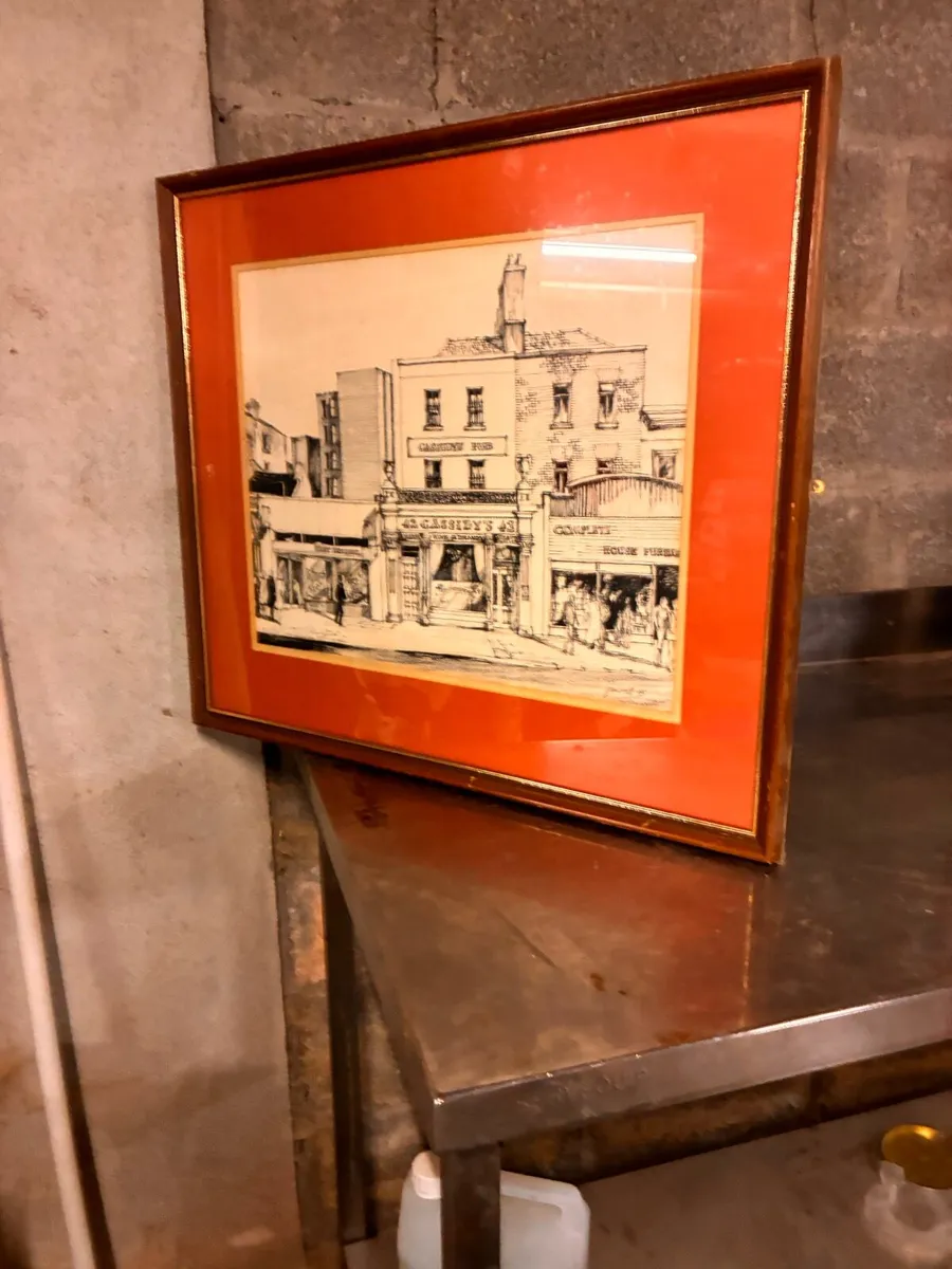 Pub memorabilia - Image 1