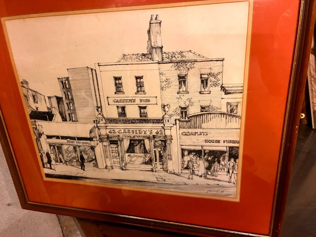 Pub memorabilia - Image 4
