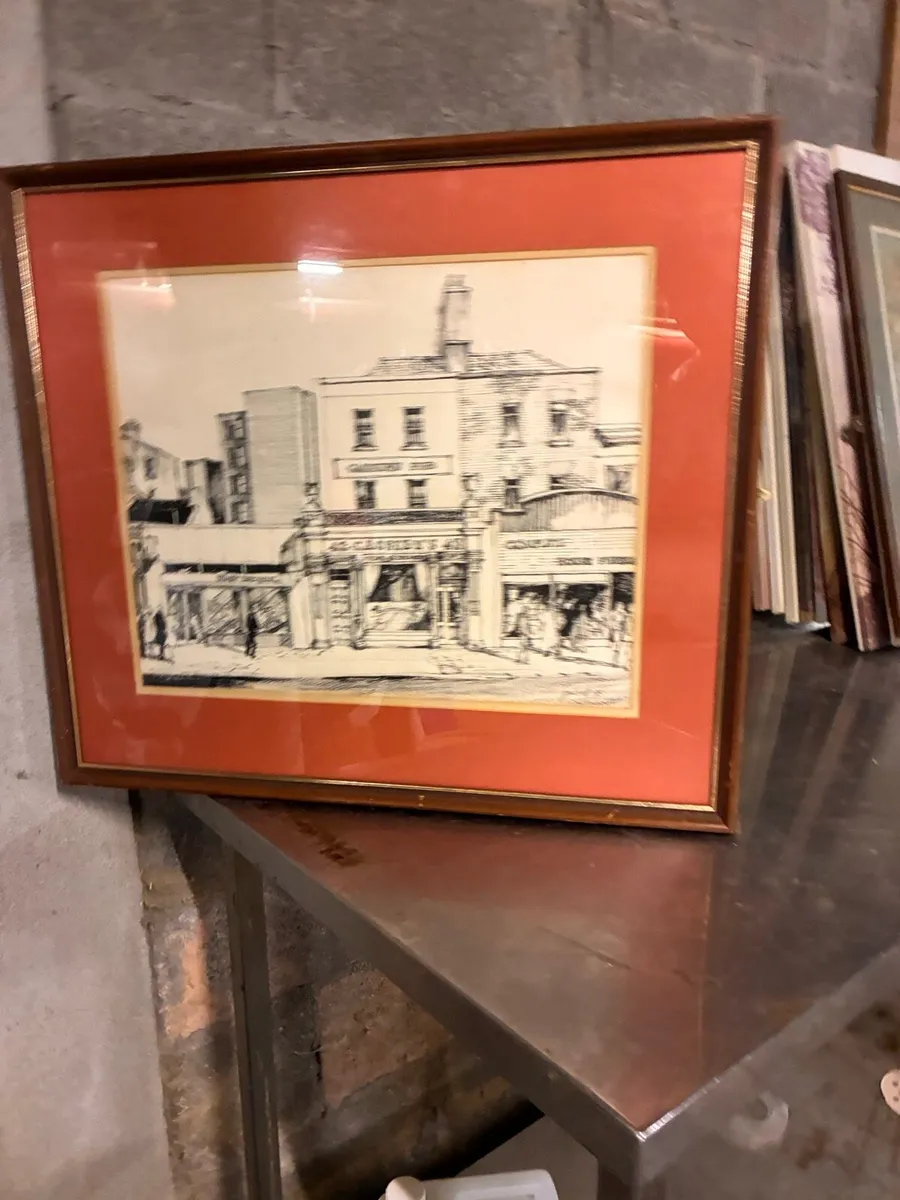 Pub memorabilia - Image 3