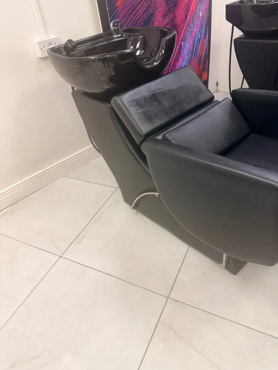 Hairdresser back wash - Image 2