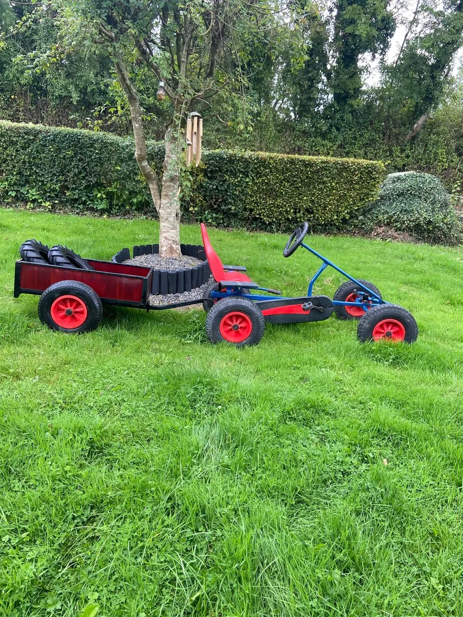 Berg go kart with Berg trailer and 2 spare tyres - Image 1