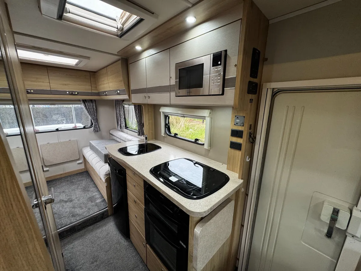 Family Motorhome - 6 Berth 6 Belts  NI Registered - Image 4
