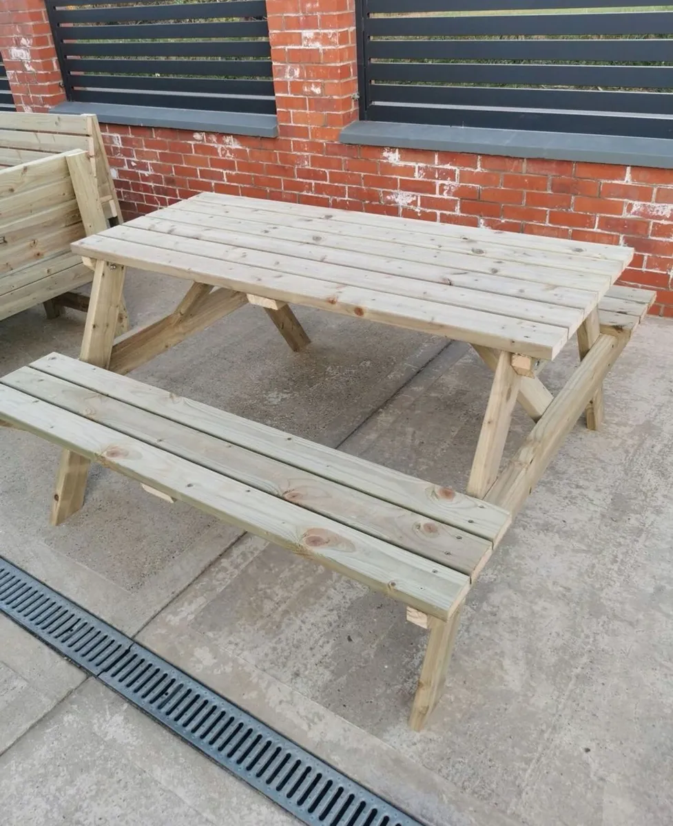 Picnic bench - Image 1