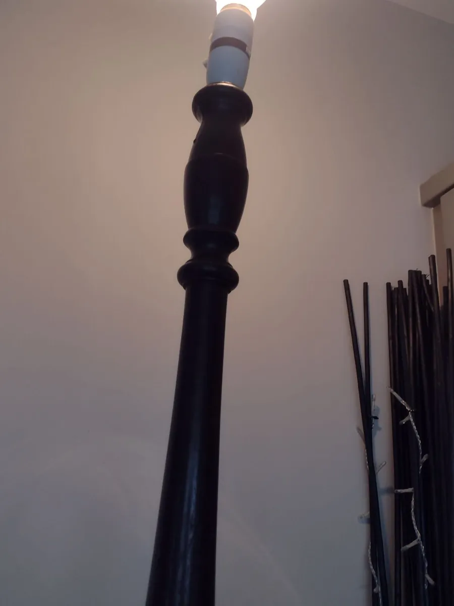 Working antique wooden floor lamp - Image 2