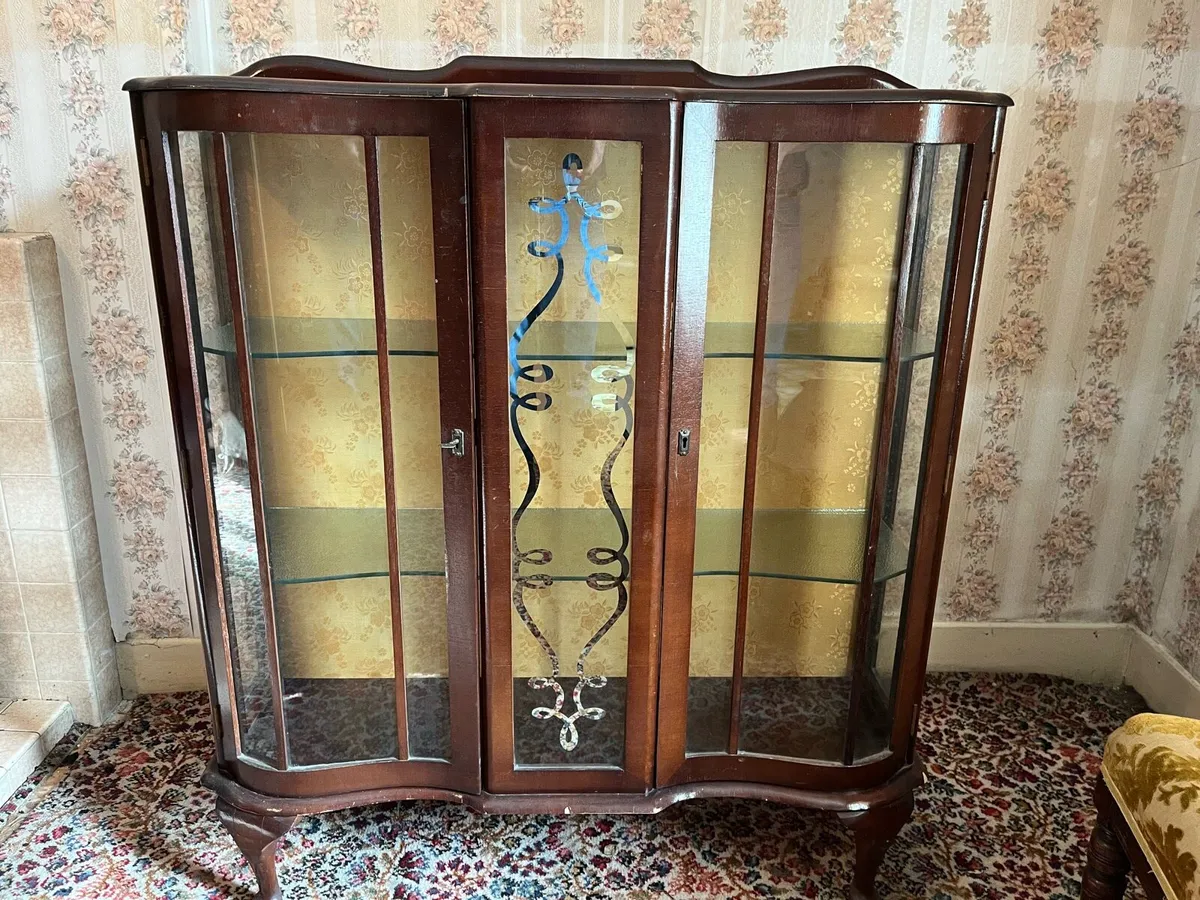 China Cabinet - Image 1