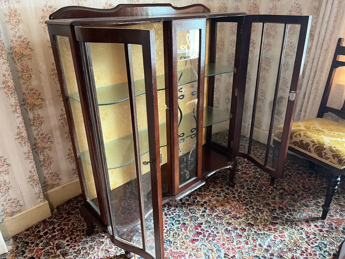 China Cabinet - Image 3