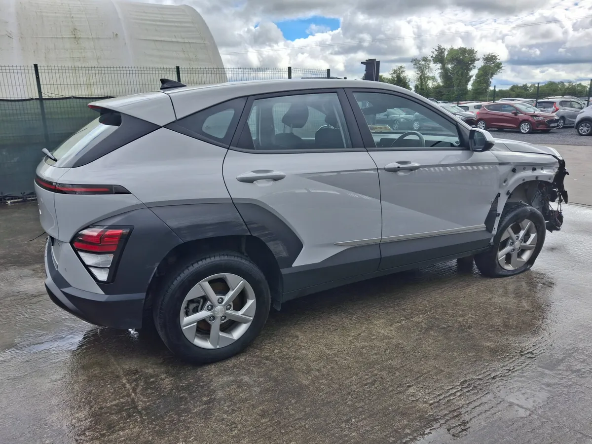 232 Hyundai Kona Hybrid  Automatic.light Damage - Image 3