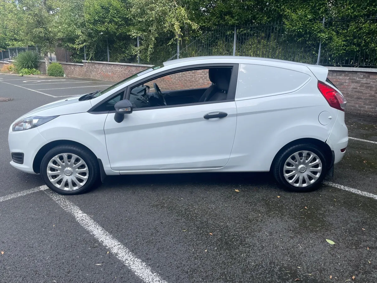 Ford Fiesta Van… Taxed/New D.O.E - Image 3