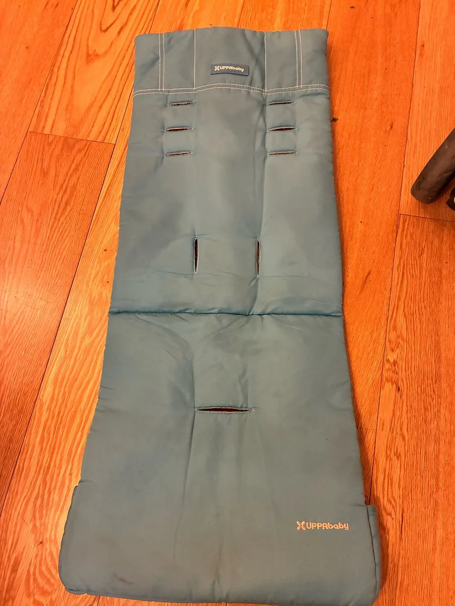 Uppababy G-Luxe with footmuff and rain cover - Image 2