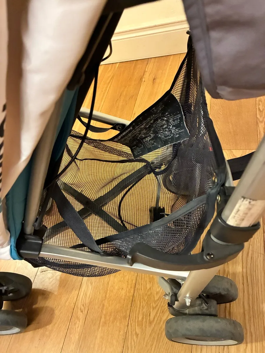 Uppababy G-Luxe with footmuff and rain cover - Image 4