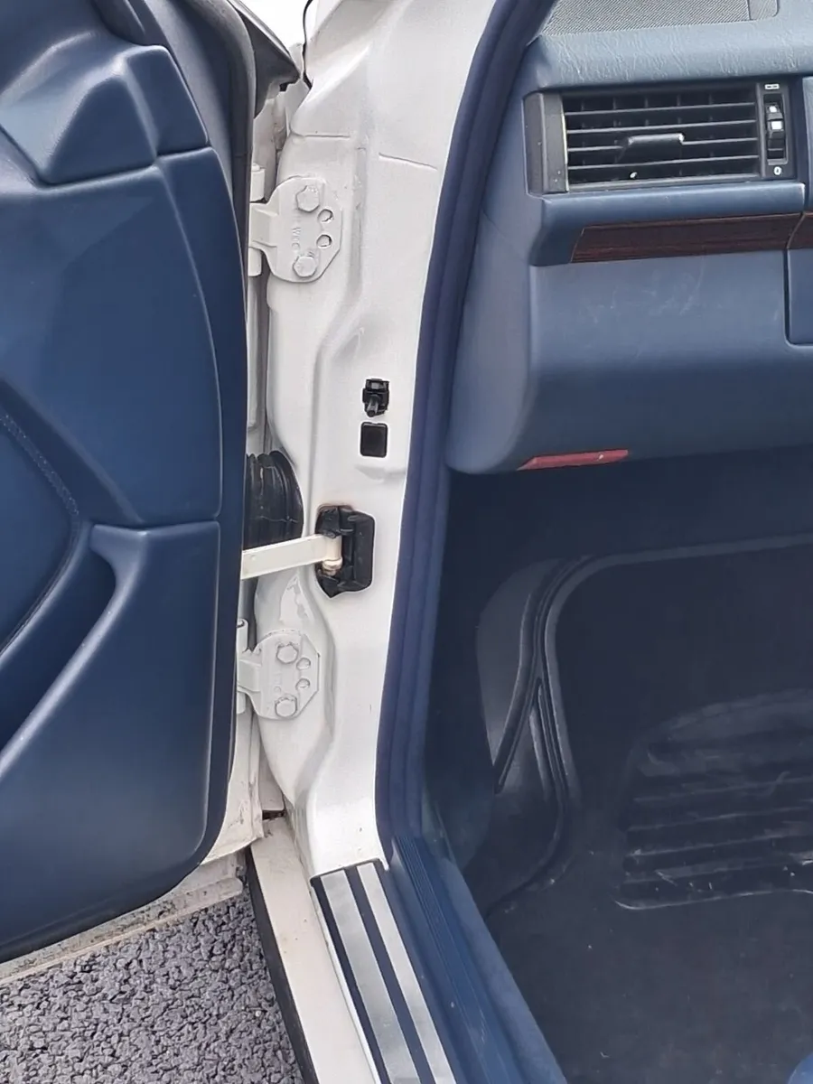 Mercedes-Benz E-Class 1997 - Image 3