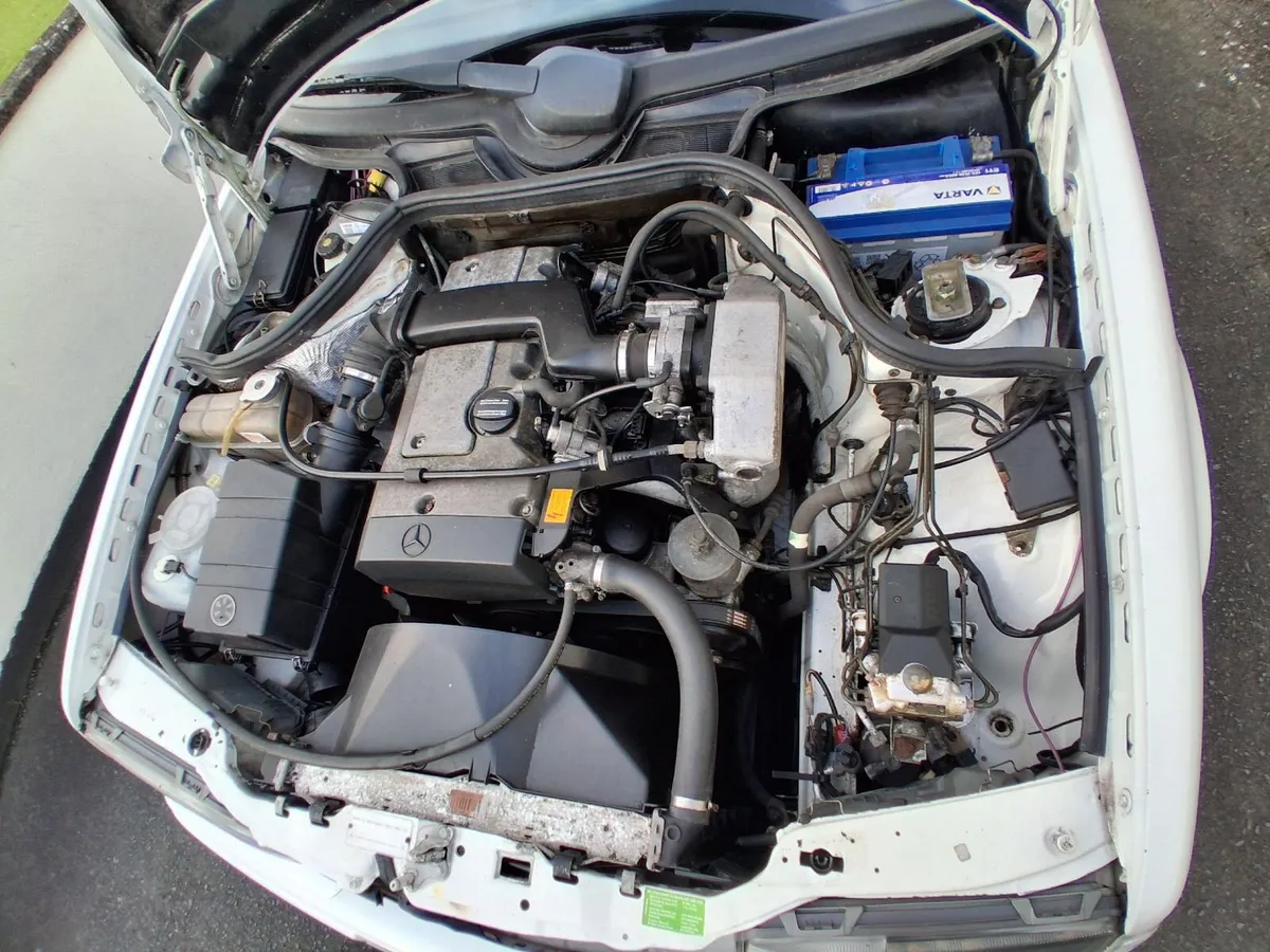 Mercedes-Benz E-Class 1997 - Image 4