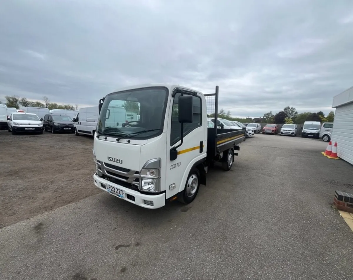 2023 Isuzu Grafter Tipper Van - Image 4