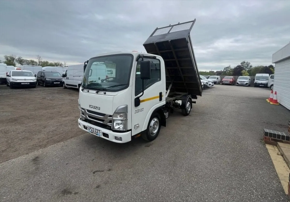 2023 Isuzu Grafter Tipper Van - Image 2