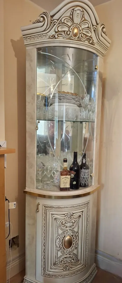 Italian  glass display corner  unit - Image 2