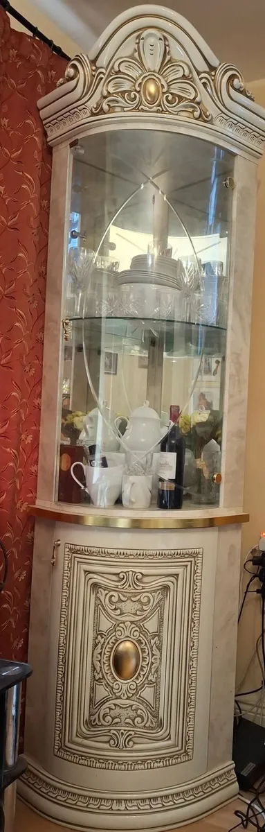 Italian  glass display corner  unit - Image 3