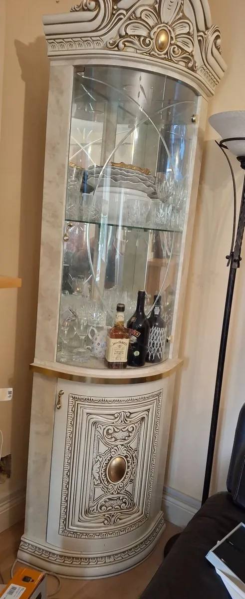 Italian  glass display corner  unit - Image 4