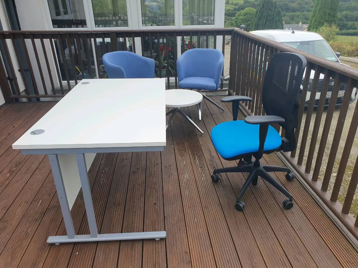 Office chair and desk - Image 2
