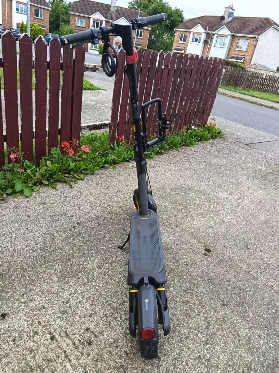 Segway Ninebot MAX G2 E Electric Scooter - Image 2