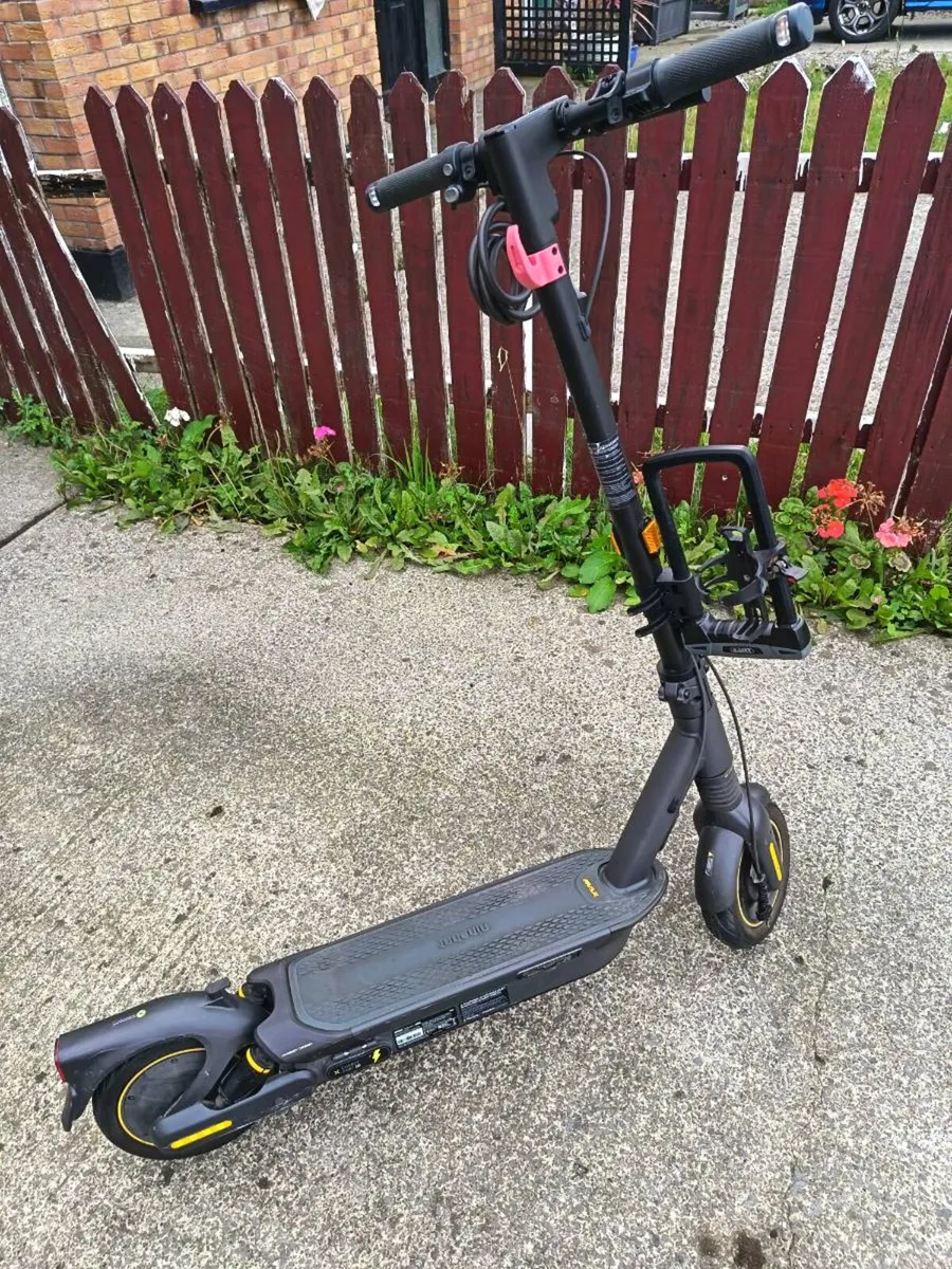 Segway Ninebot MAX G2 E Electric Scooter - Image 3