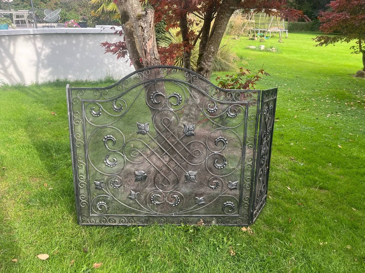 3 panel iron fire guard - Image 1