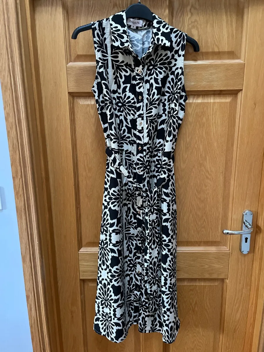 Size 8 Emily & Me printed dress - Image 1